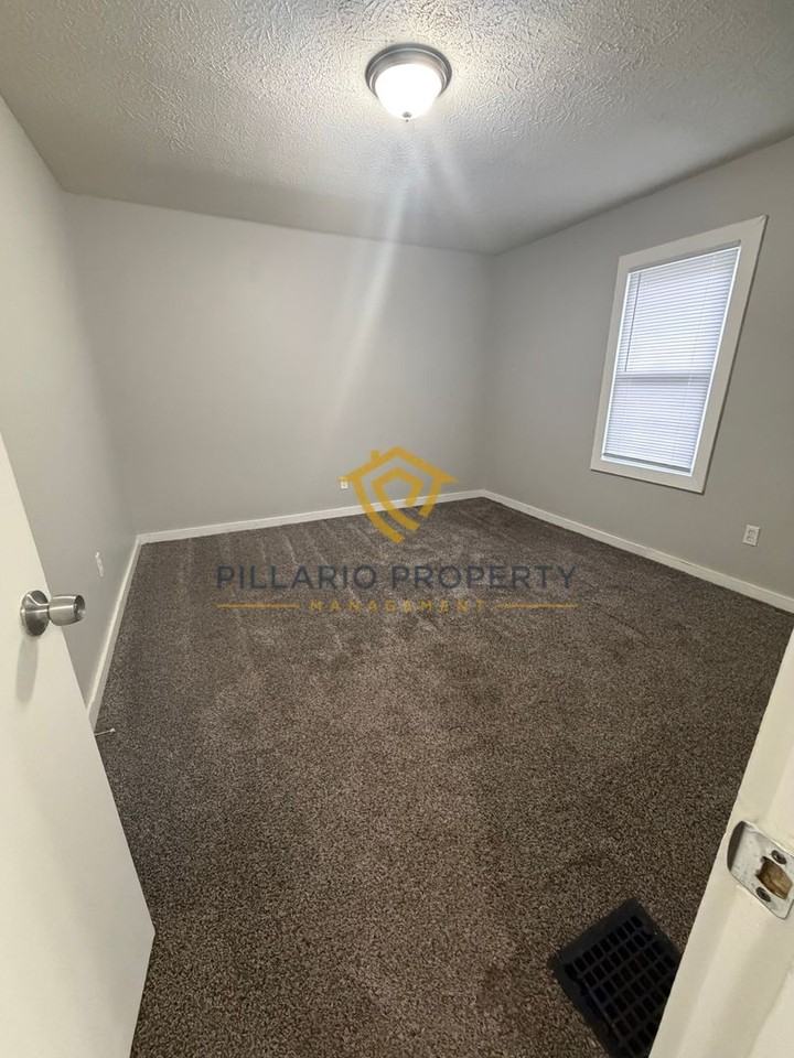 3291 Hovey St - Photo 7 of 12