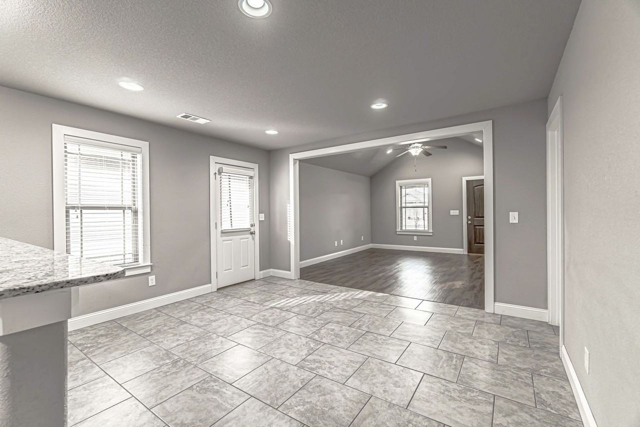 3711 Sw Davinci Blvd - Photo 4 of 18