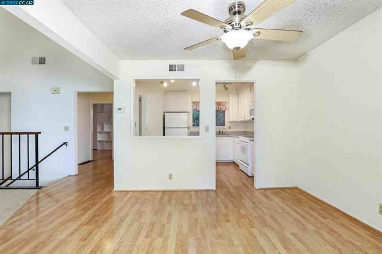 378 Camelback Rd - Photo 5 of 17