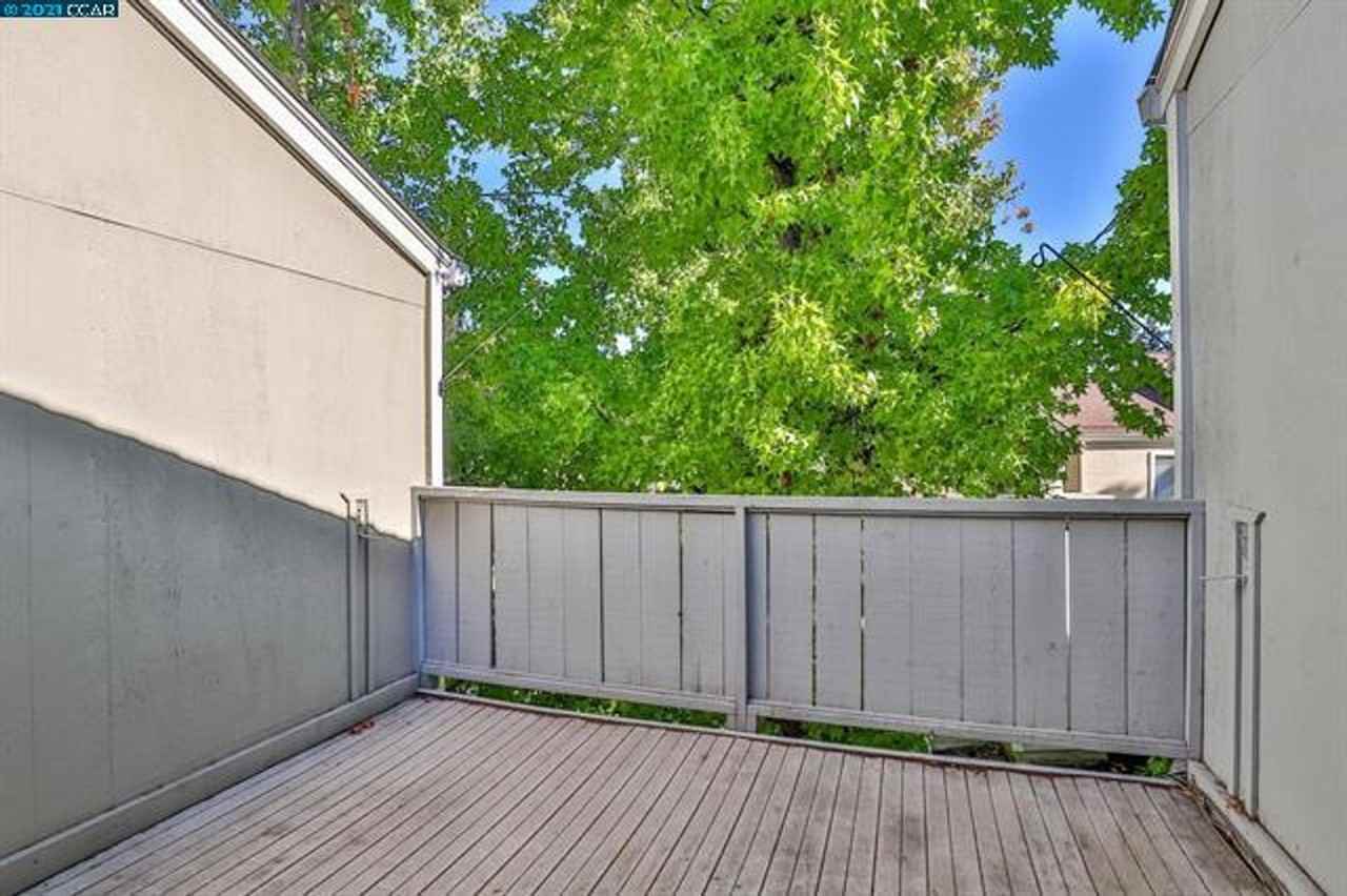 378 Camelback Rd - Photo 7 of 17