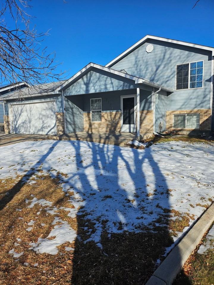 3721 Bobcat Ln - Photo 2 of 27