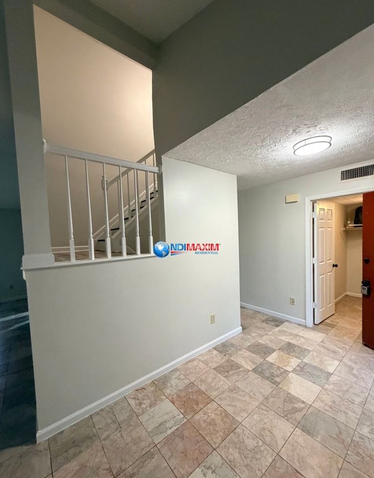 1076 Traymore Dr - Photo 2 of 18