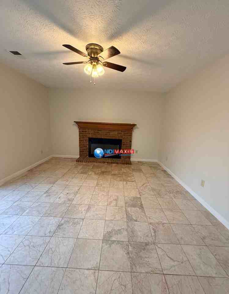 1076 Traymore Dr - Photo 3 of 18