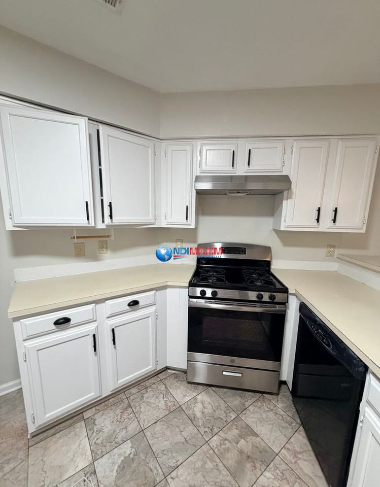 1076 Traymore Dr - Photo 7 of 18