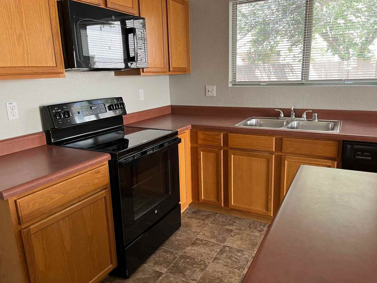 1176 S Fresno Ct - Photo 2 of 43