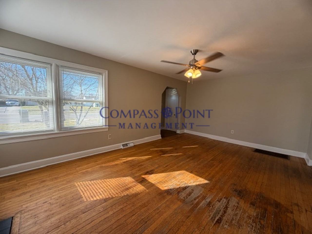 563 Emerson Dr - Photo 3 of 12