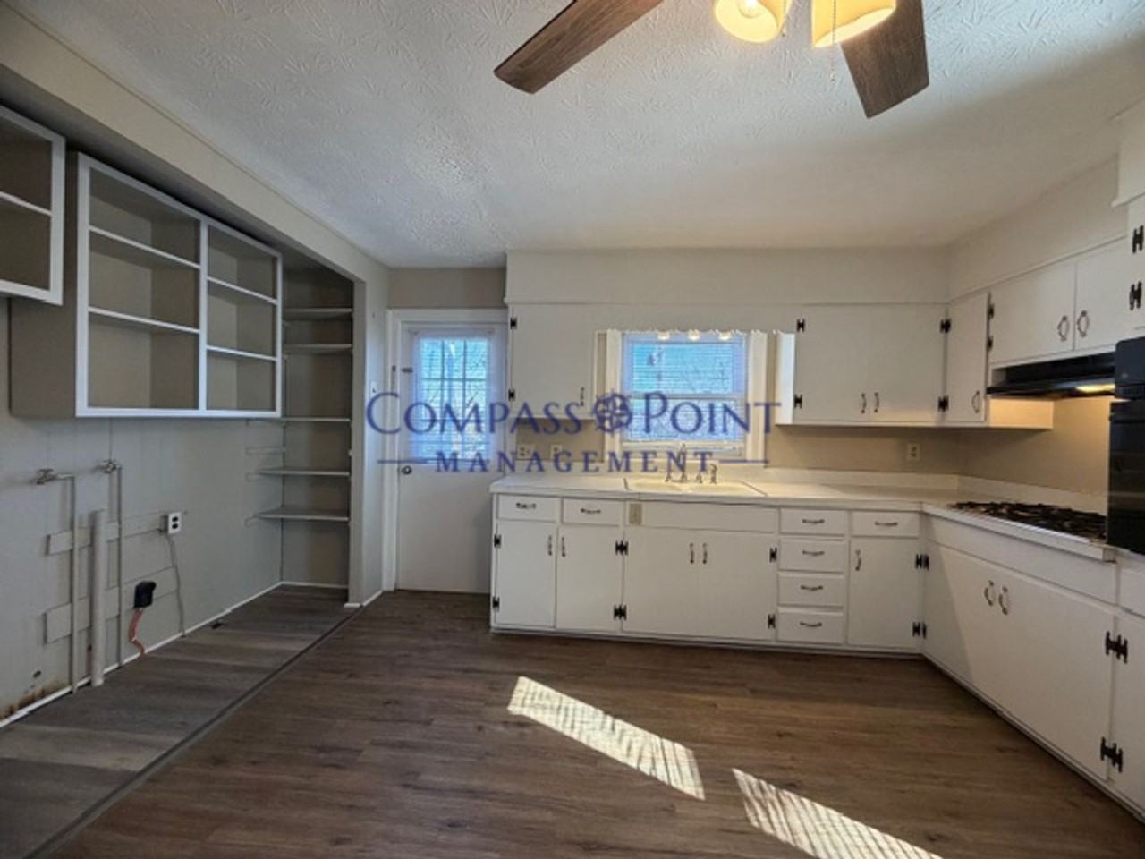 563 Emerson Dr - Photo 5 of 12