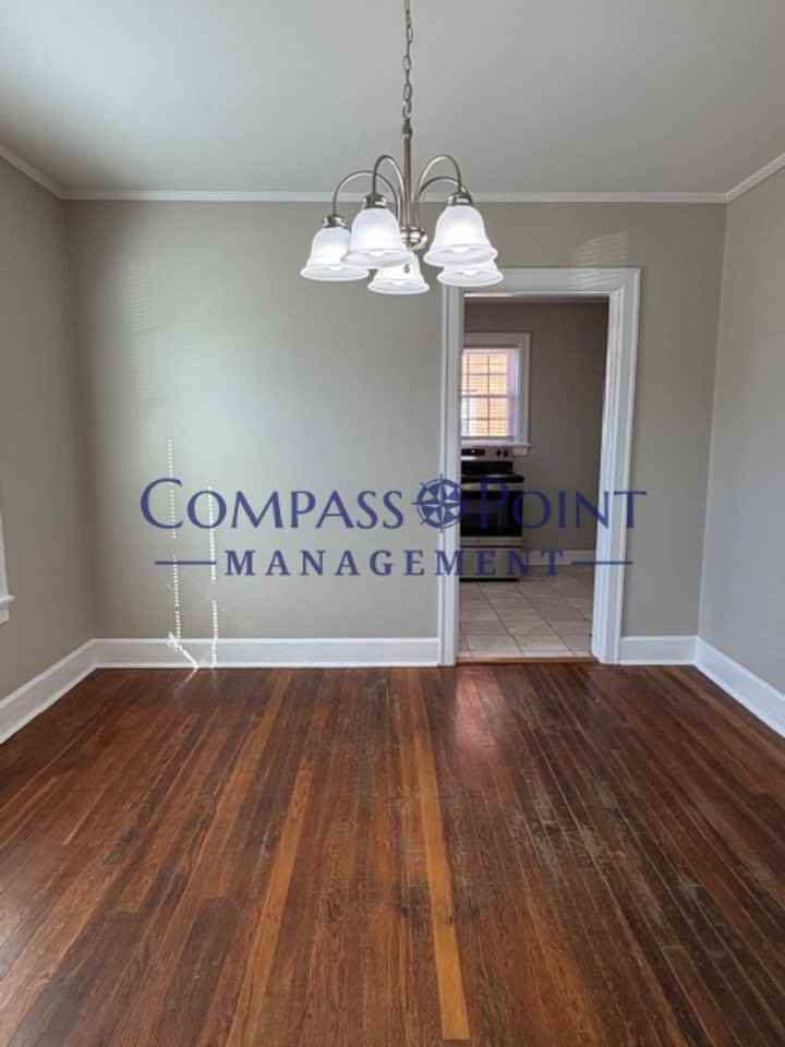 139 Glenn Pl - Photo 4 of 17