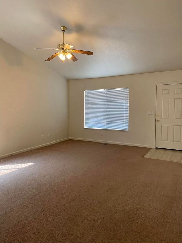 373 Colorado Ln - Photo 5 of 10