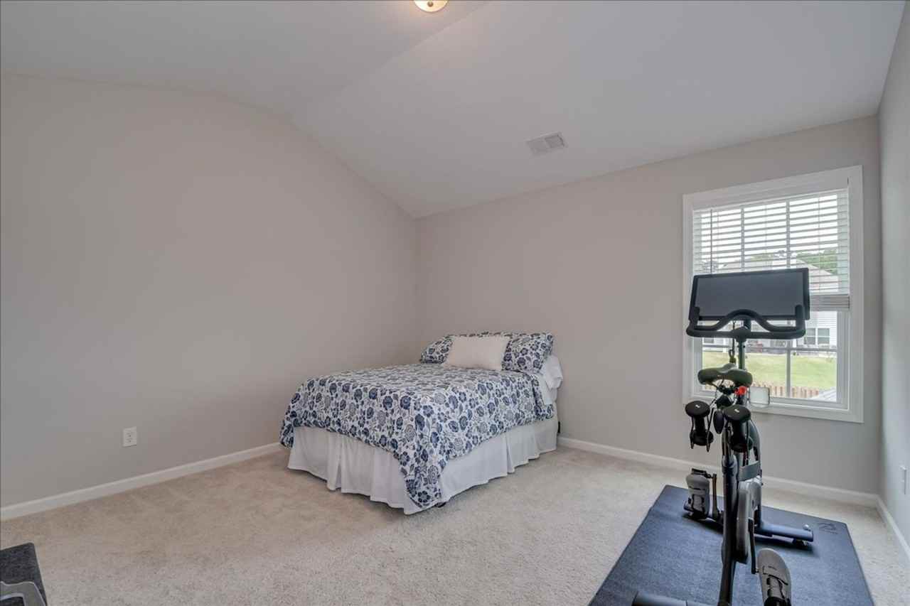 211 Palisade Rdg - Photo 3 of 40
