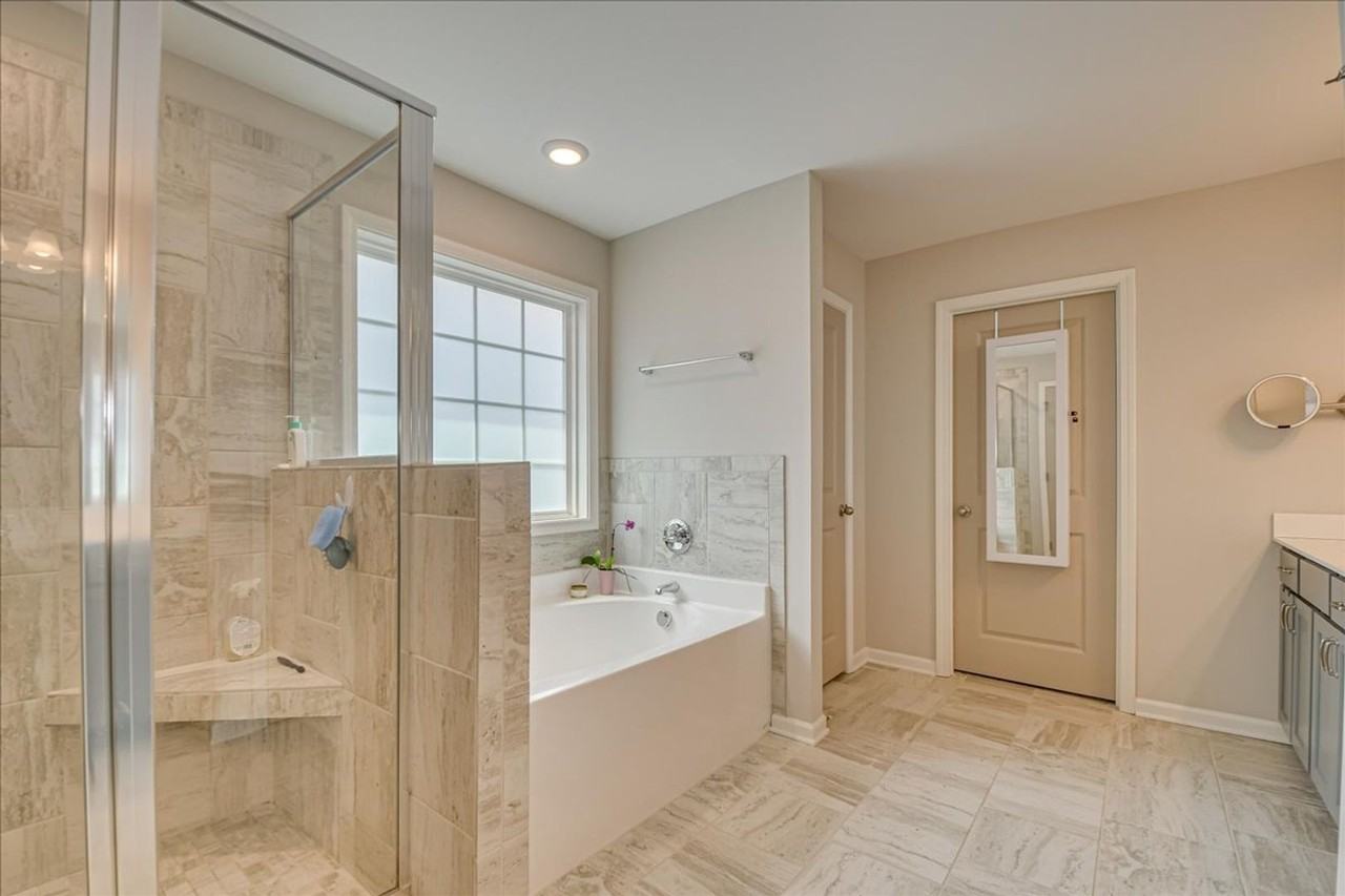 211 Palisade Rdg - Photo 4 of 40