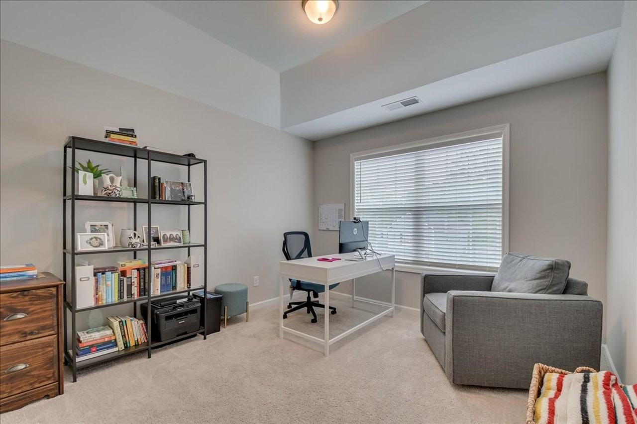 211 Palisade Rdg - Photo 4 of 40