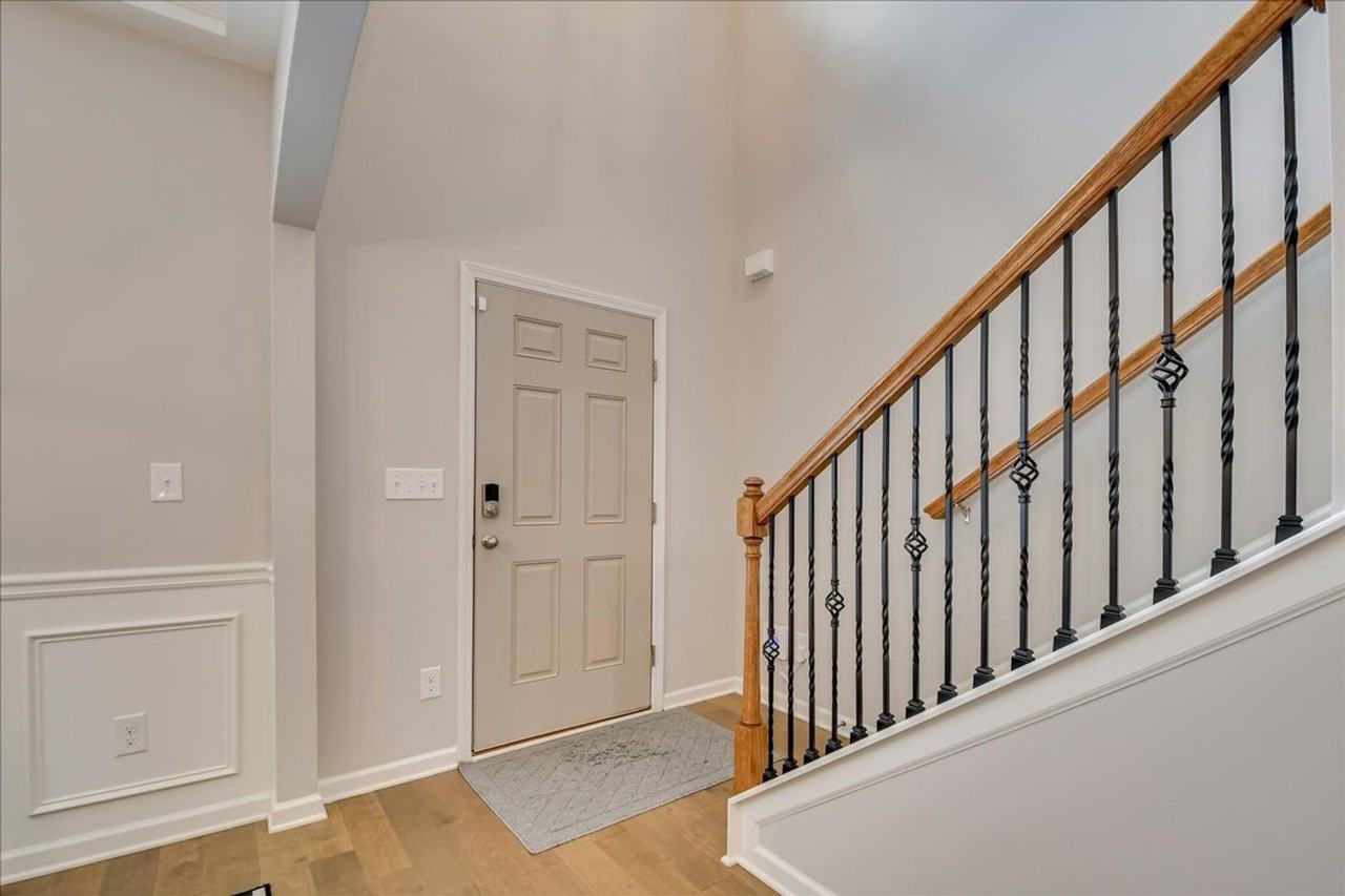 211 Palisade Rdg - Photo 3 of 40