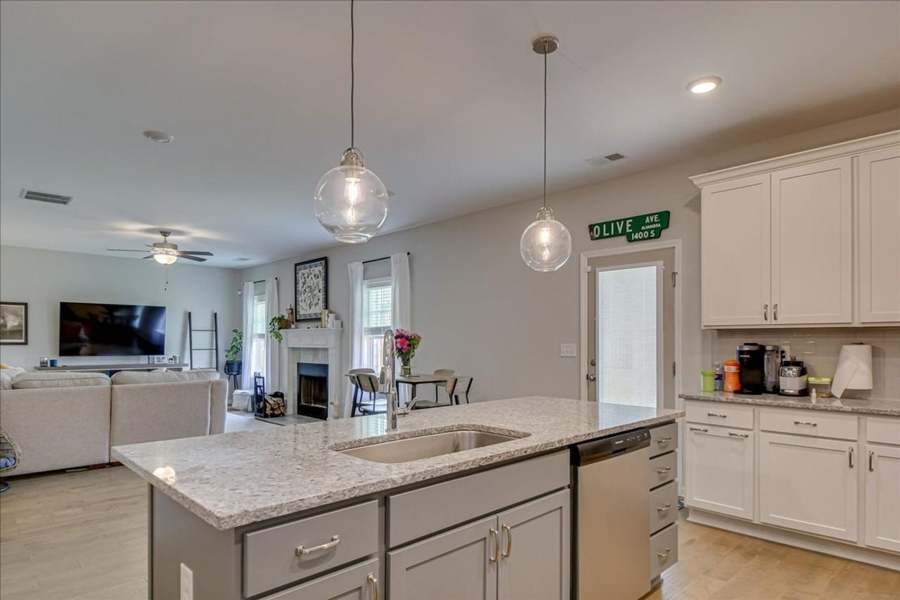 211 Palisade Rdg - Photo 7 of 40