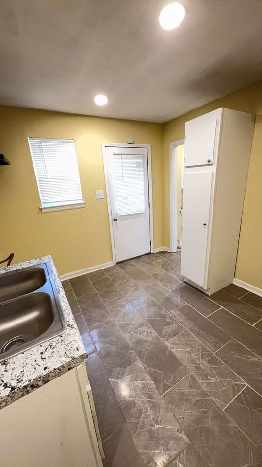 1455 Eloise Rd - Photo 4 of 9