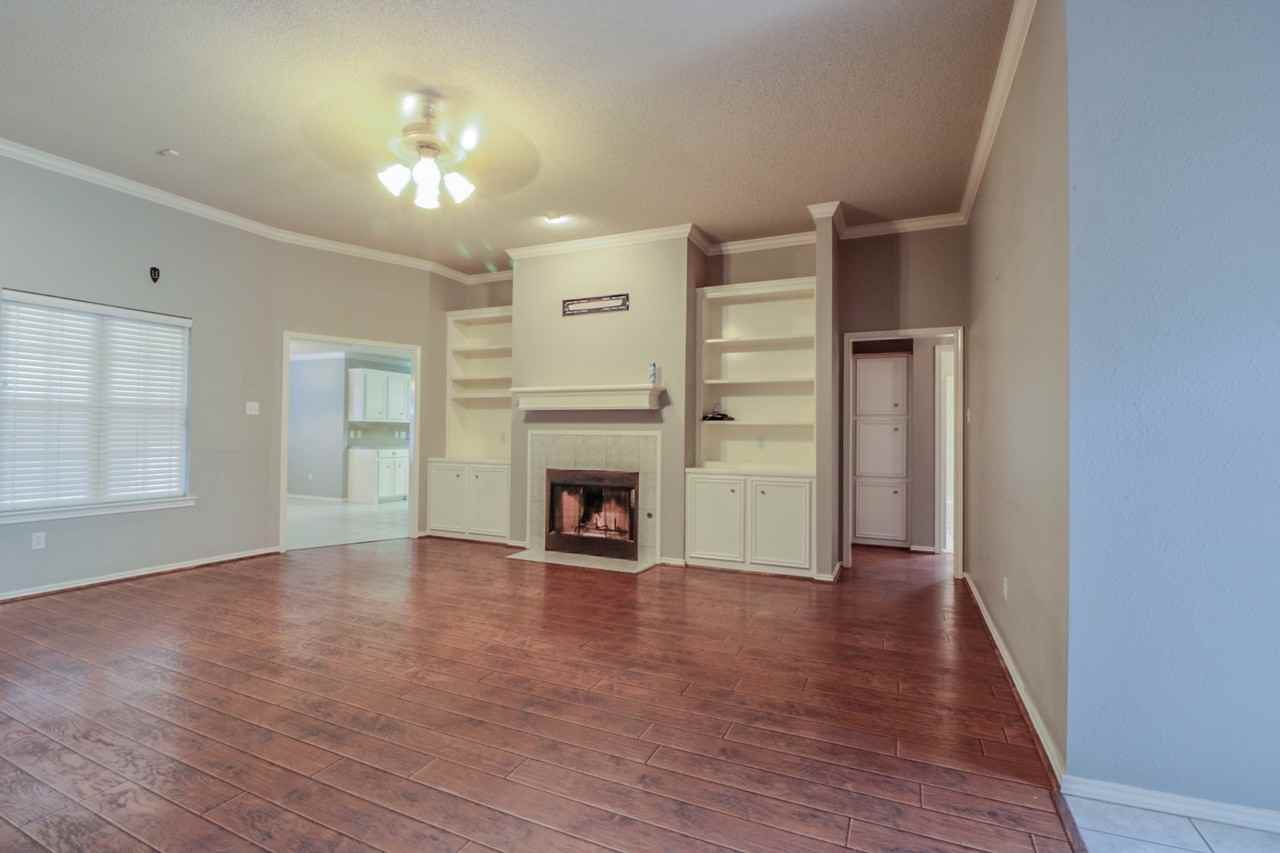 6704 6th St - Photo 4 of 15