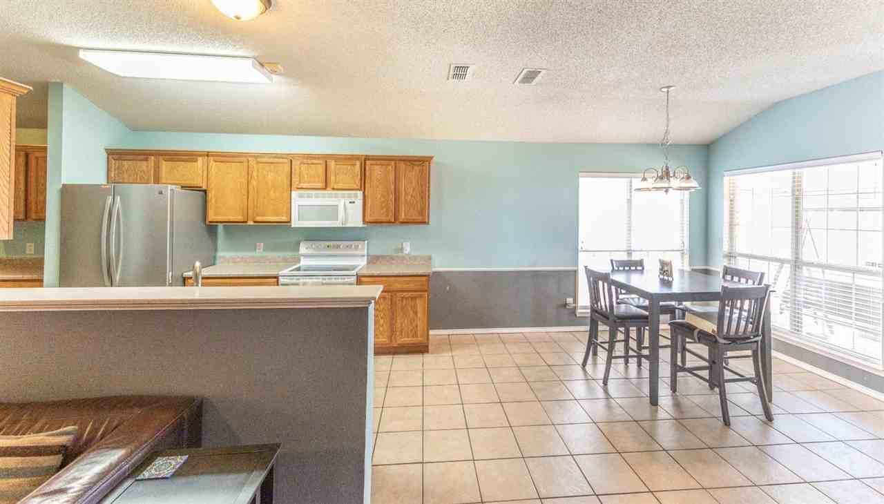 6706 86th St - Photo 6 of 21