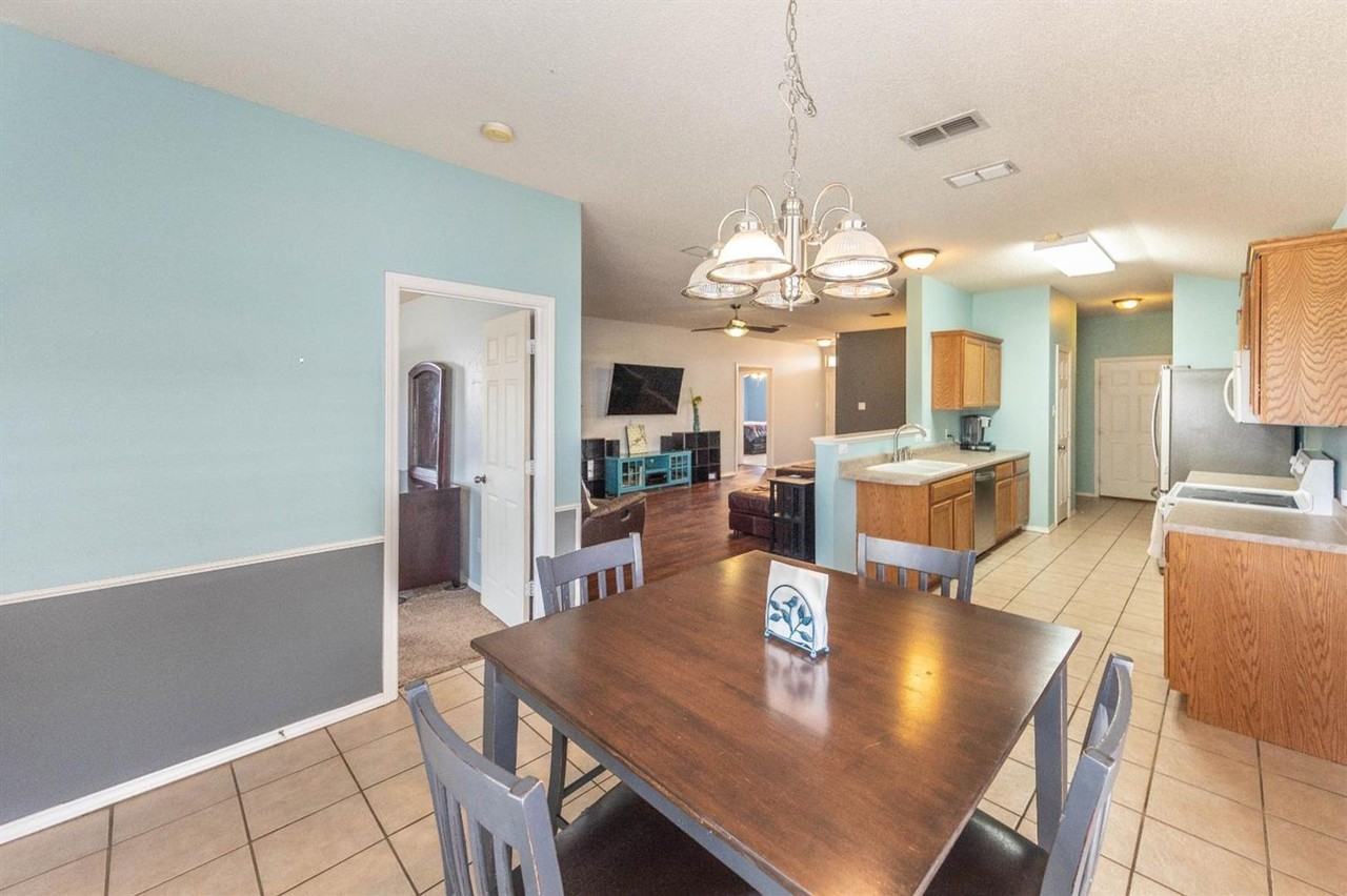 6706 86th St - Photo 7 of 21