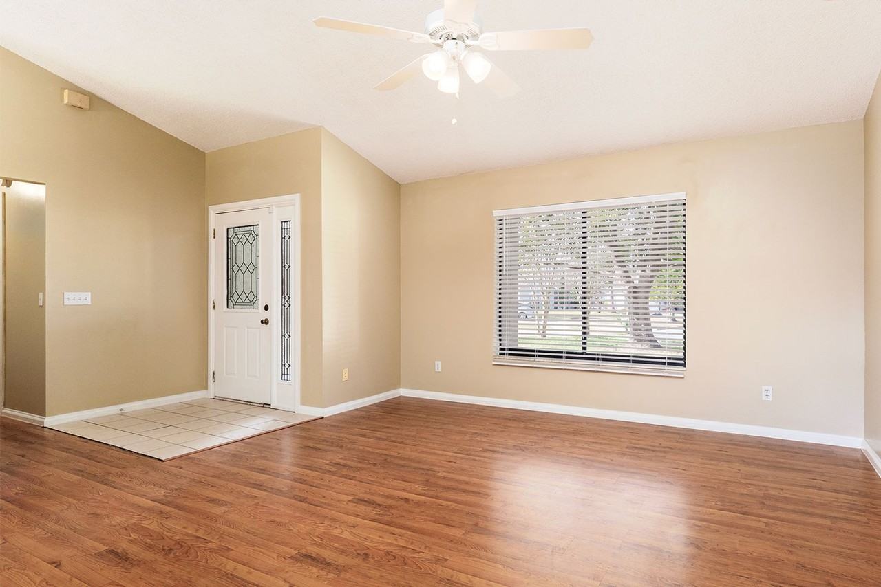 123 Grove Hollow Ct - Photo 3 of 18