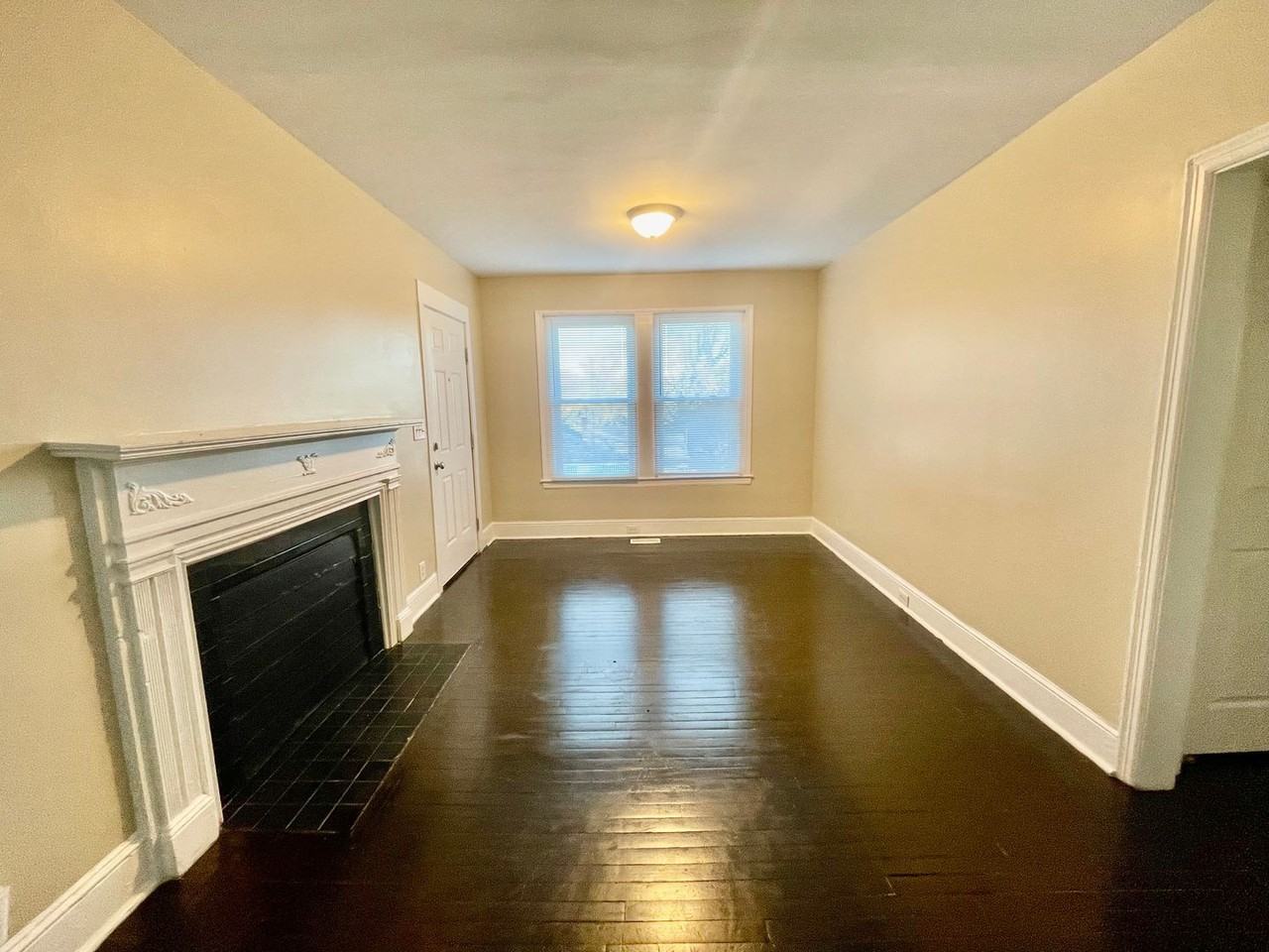 2611 Columbus Cir - Photo 5 of 18