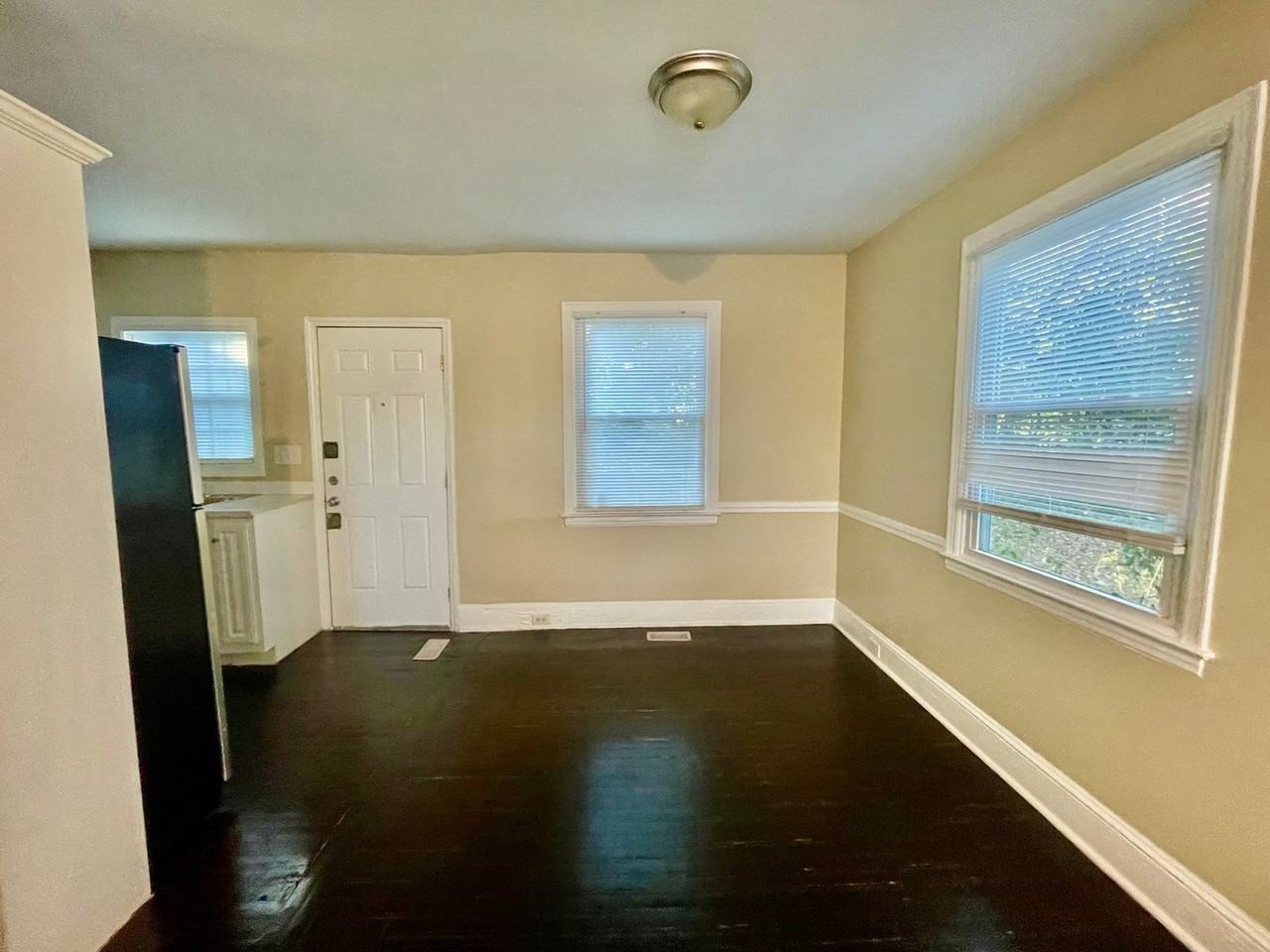 2611 Columbus Cir - Photo 7 of 18