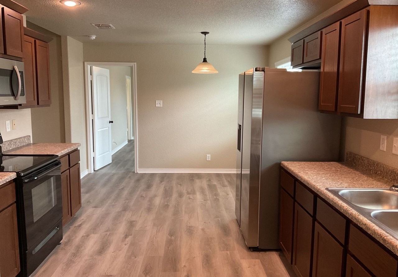 2507 Hector Dr - Photo 2 of 28