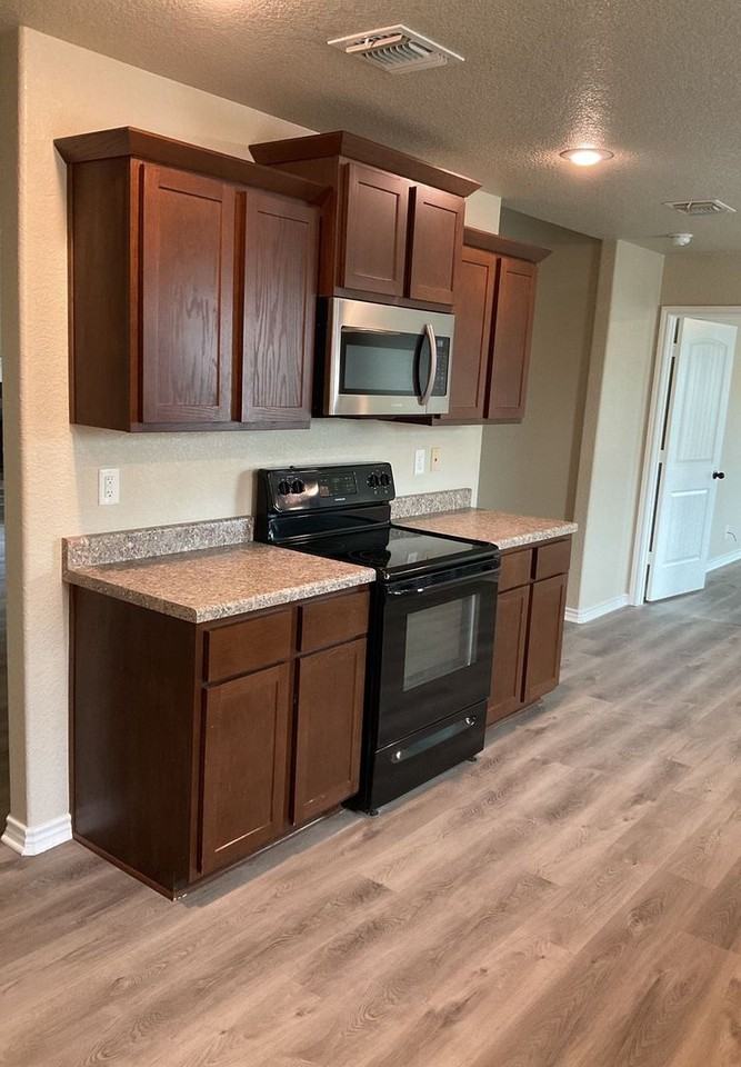 2507 Hector Dr - Photo 3 of 28