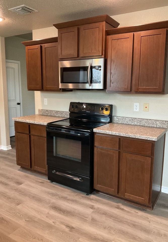 2507 Hector Dr - Photo 4 of 28