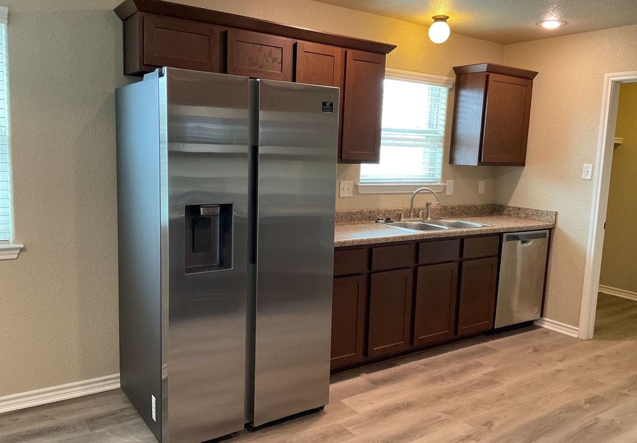 2507 Hector Dr - Photo 5 of 28