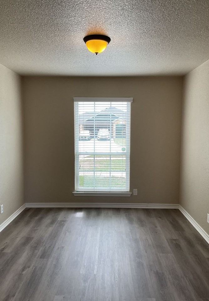 2507 Hector Dr - Photo 7 of 28