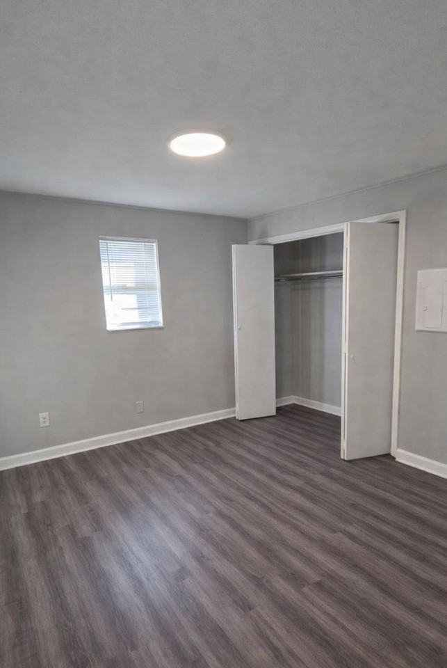 Century Square Apartments - Photo 4 of 8