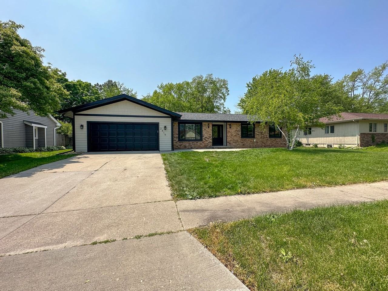 3419 Taft Ave - Photo 2 of 50