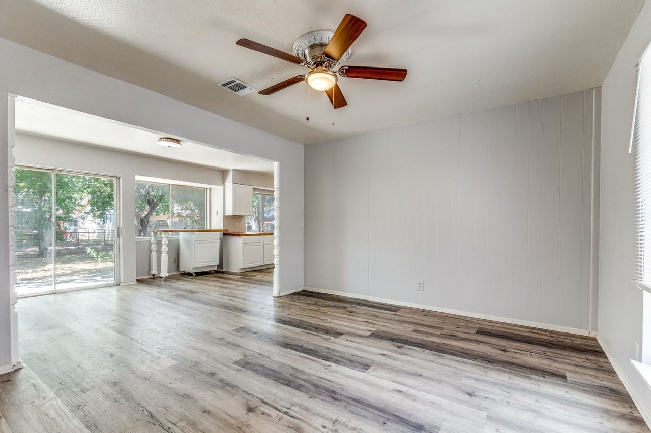 827 Spring Park St - Photo 2 of 11