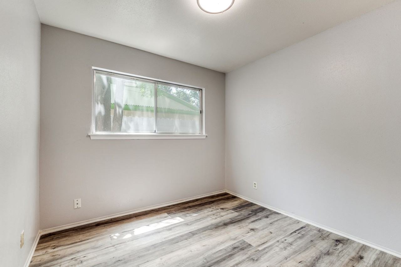 827 Spring Park St - Photo 5 of 11