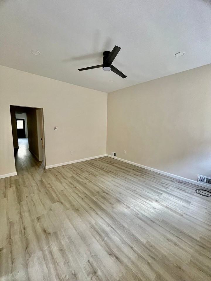 112 Hemlock Street - Photo 4 of 49