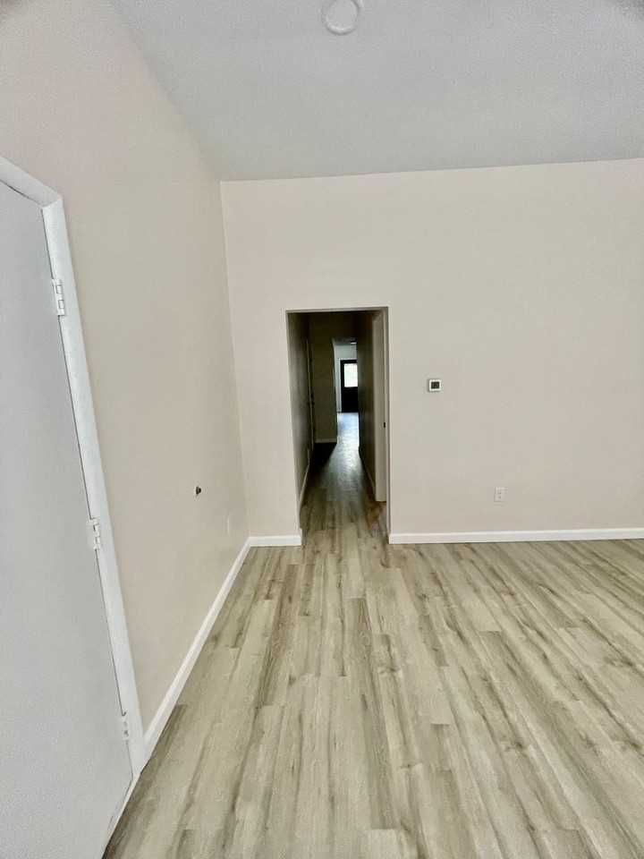 112 Hemlock Street - Photo 6 of 49