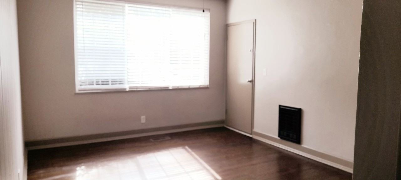 1205 W 50th St #2 - Photo 4 of 10