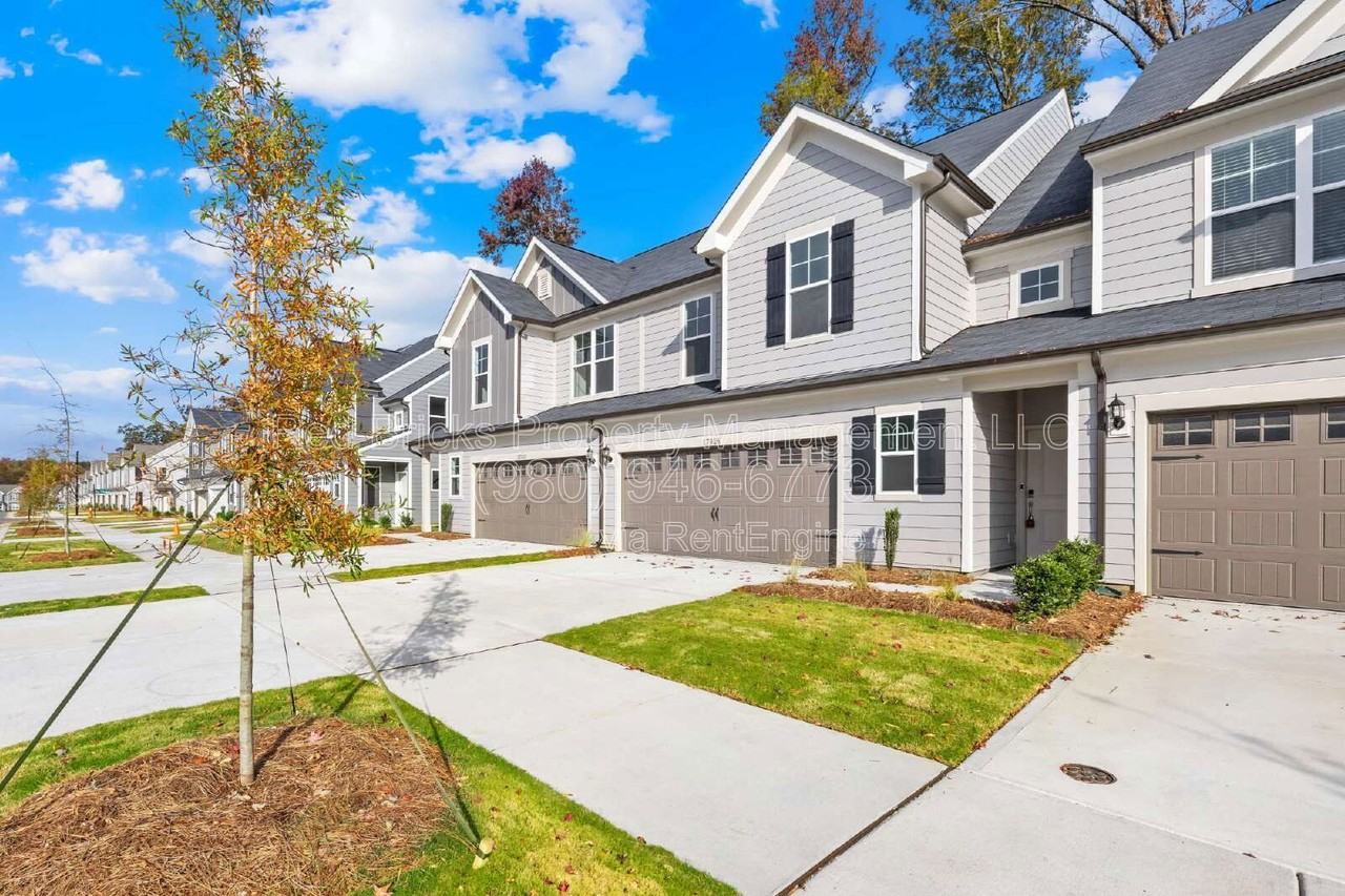 17030 Patron Dr - Photo 2 of 26