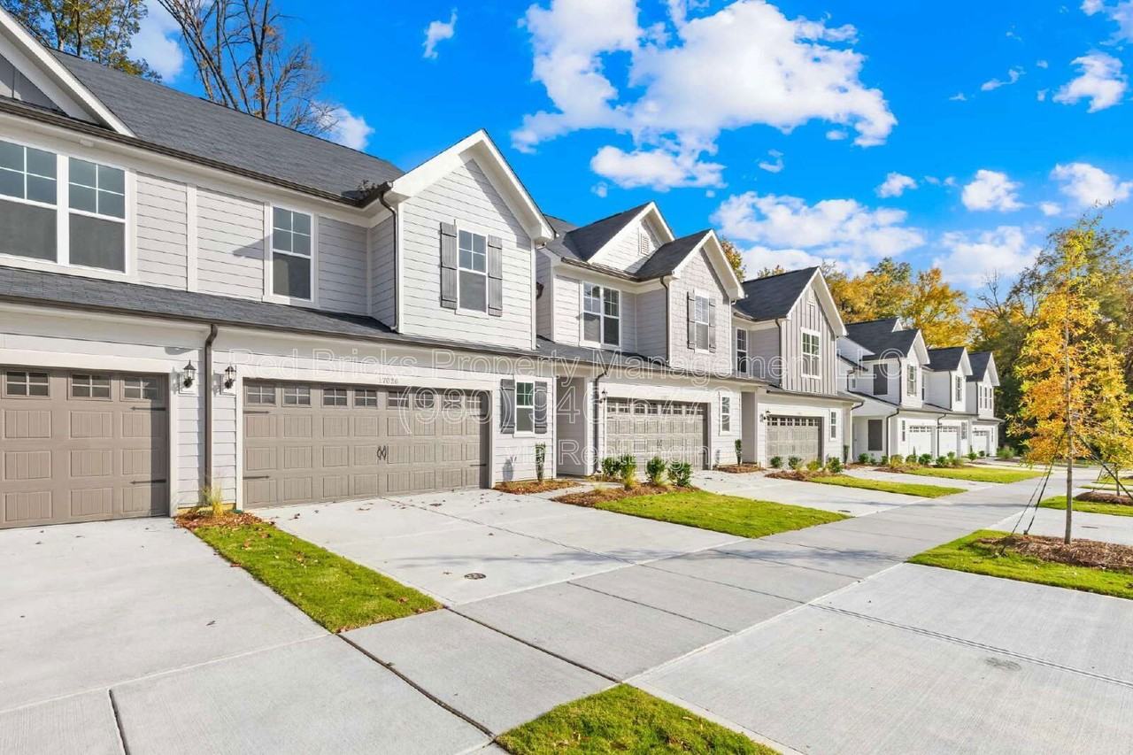 17030 Patron Dr - Photo 3 of 26