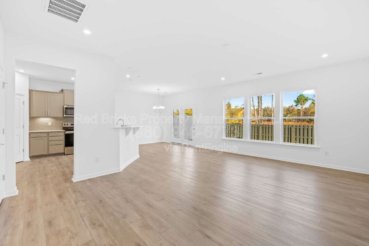 17030 Patron Dr - Photo 4 of 26