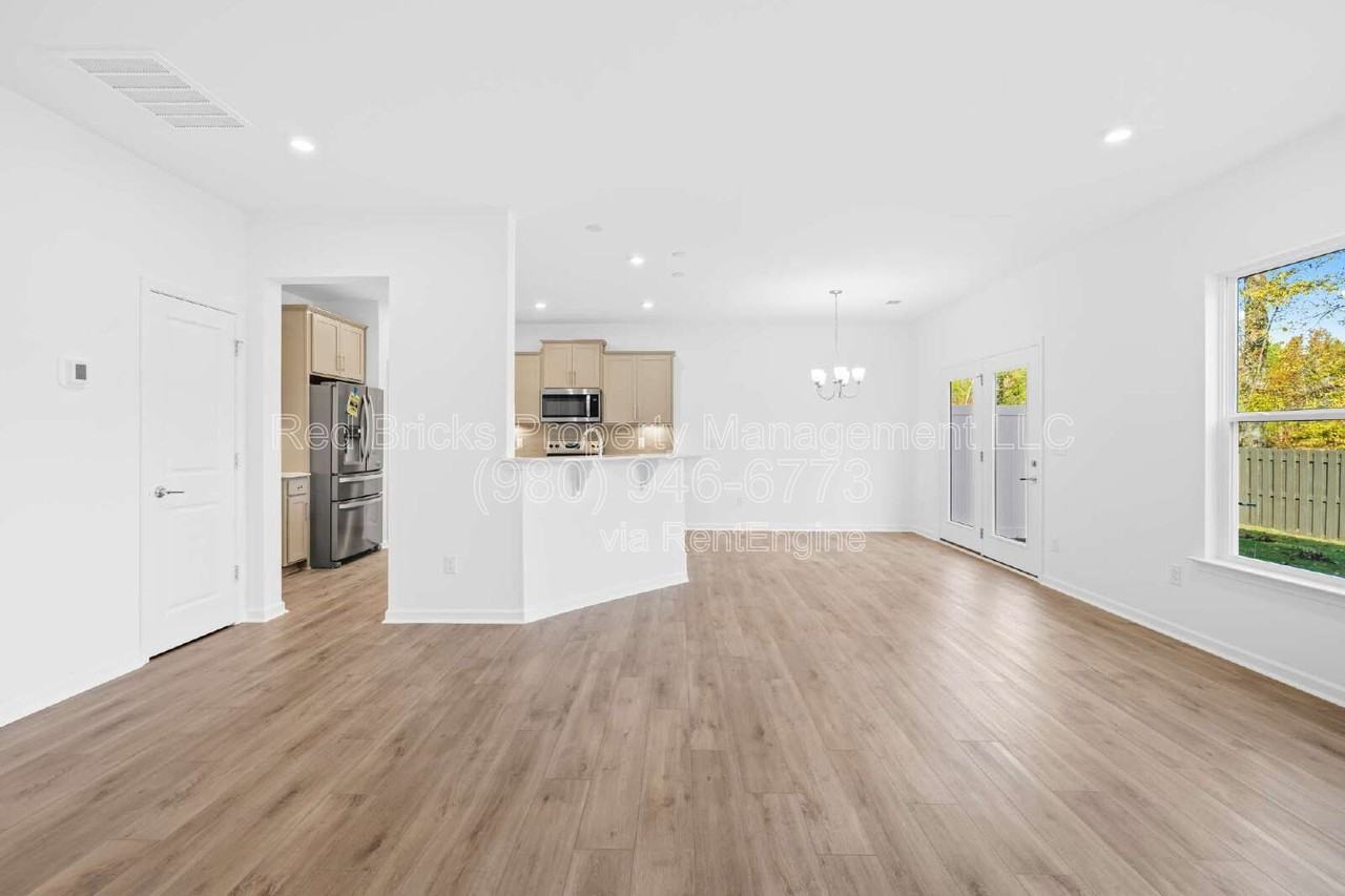 17030 Patron Dr - Photo 5 of 26