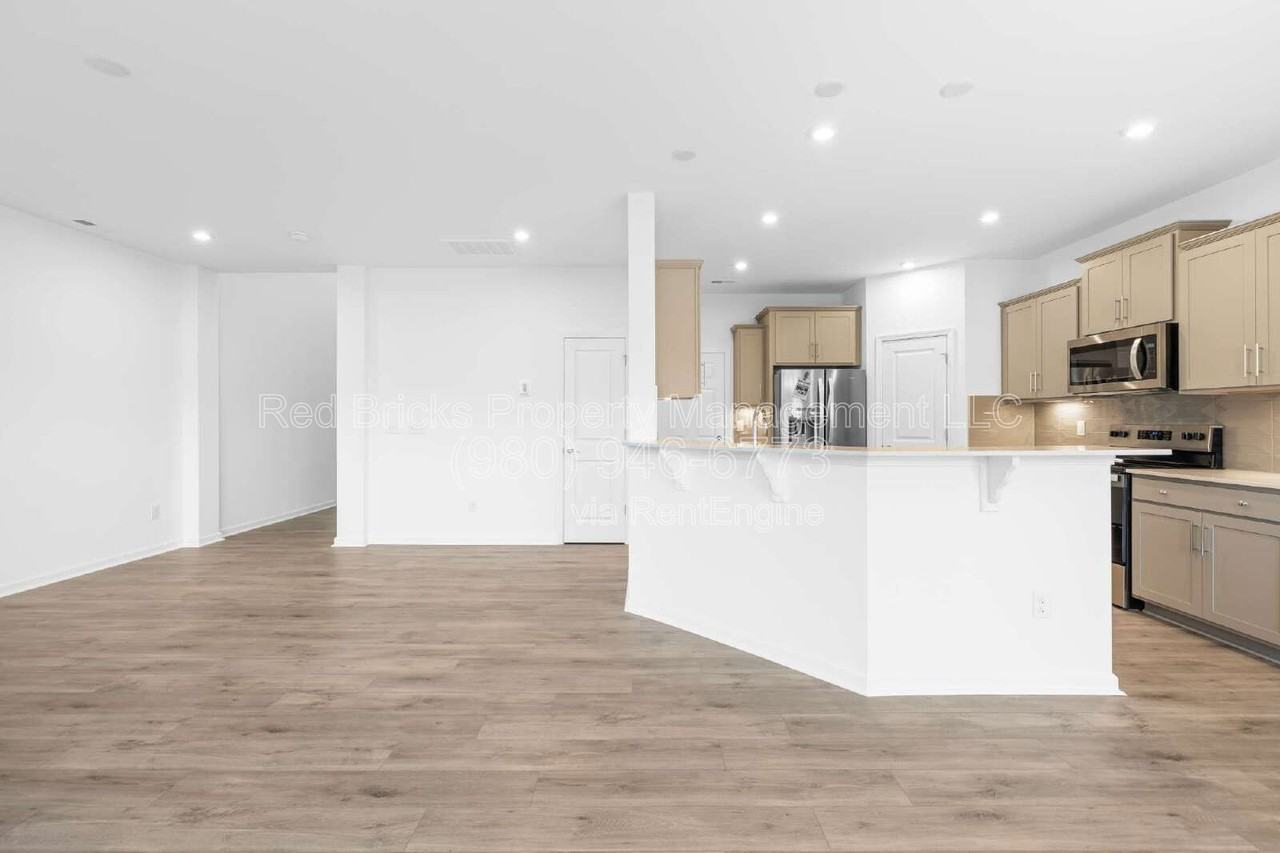 17030 Patron Dr - Photo 7 of 26