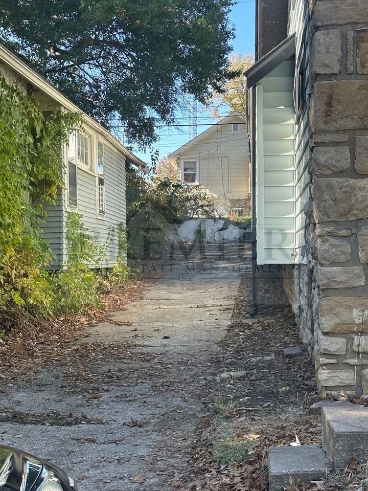 5830 Tracy Ave - Photo 3 of 23