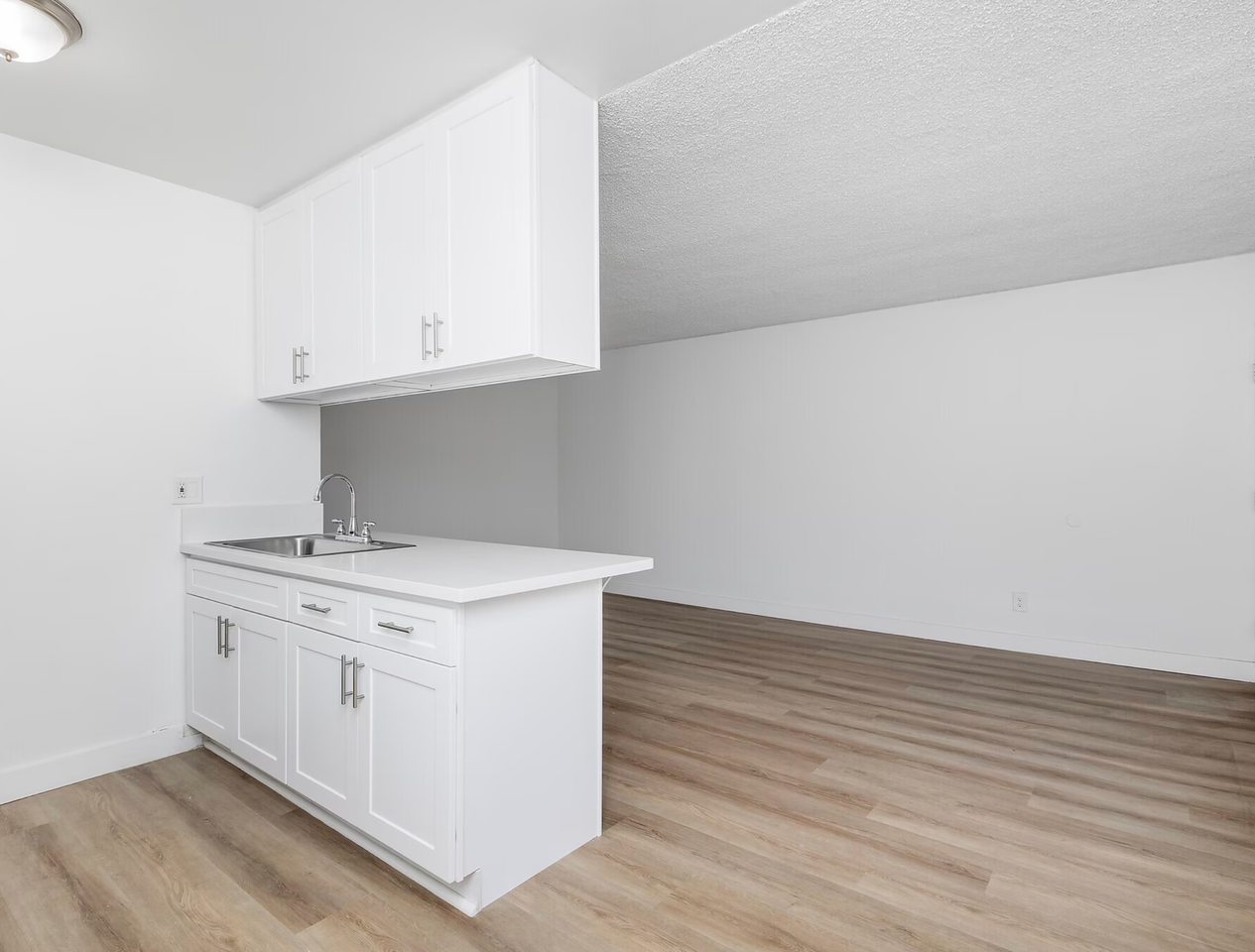 Locust Apartments - Photo 4 of 7