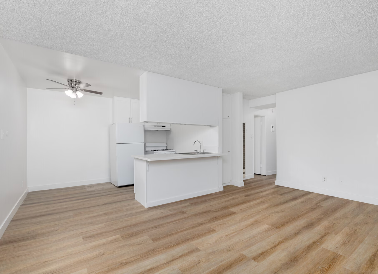 Locust Apartments - Photo 5 of 7