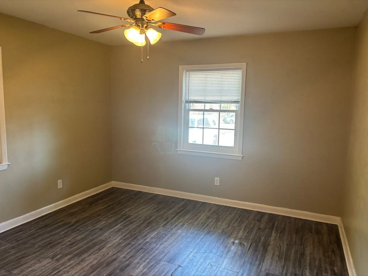 1407 W Gentilly Rd #B - Photo 4 of 11