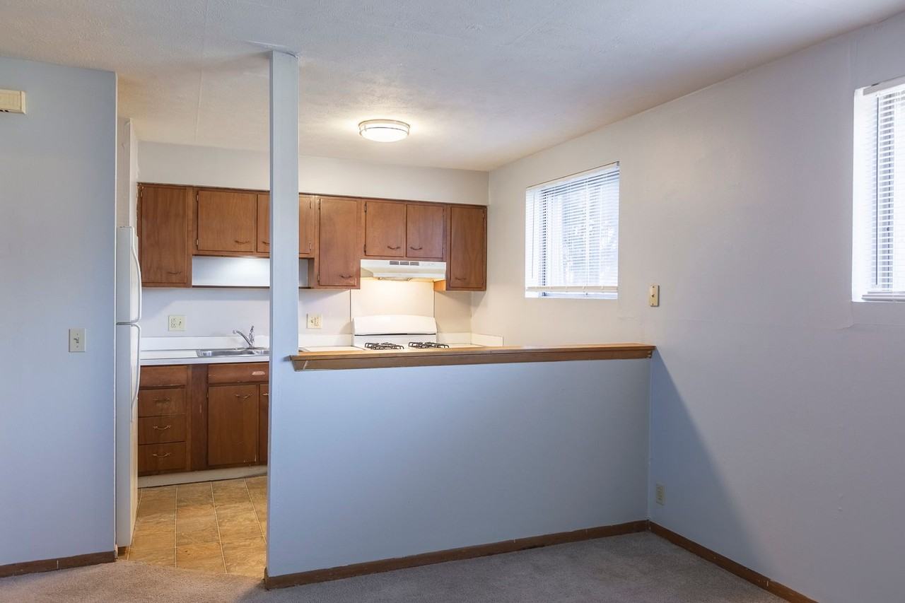 3833 Cuming - Photo 2 of 9