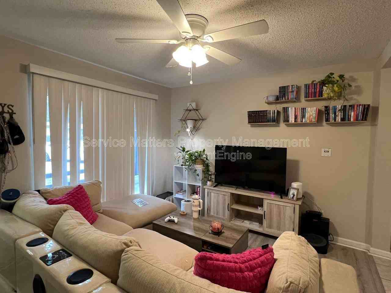 303 Newcastle Dr - Photo 3 of 21