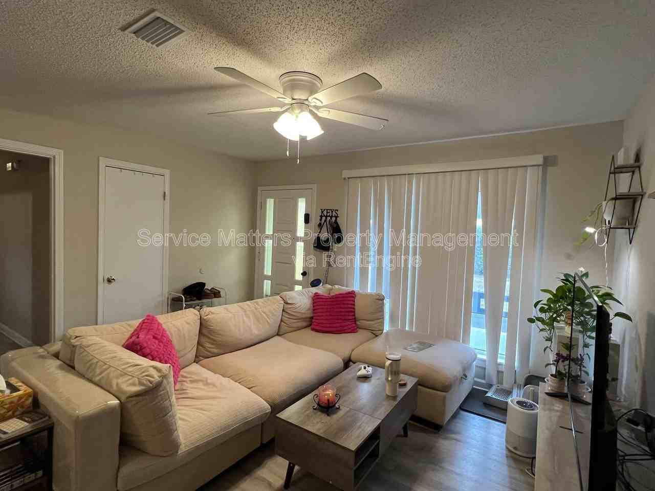 303 Newcastle Dr - Photo 4 of 21