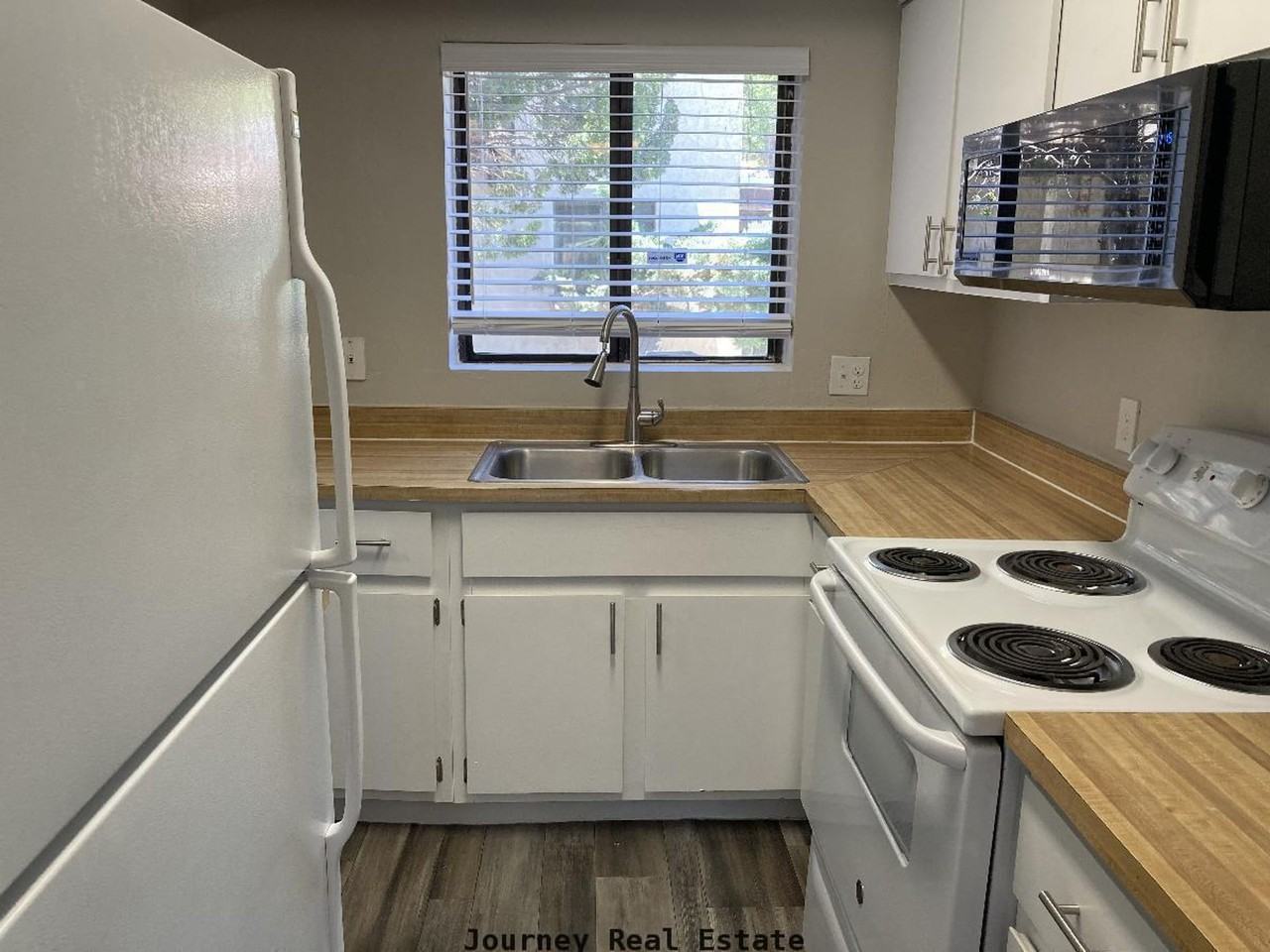 312 Bridge St - Photo 3 of 10